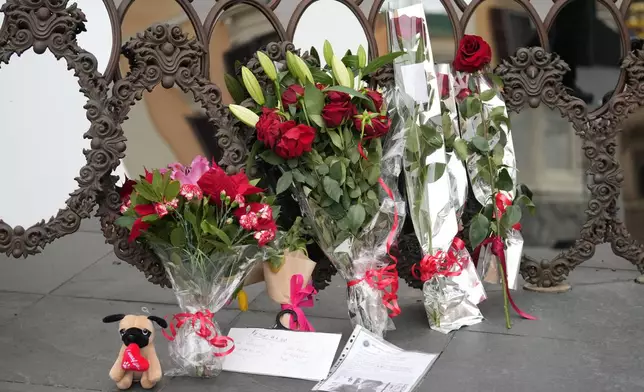 Flowers and messages are placed in front of the Valentino Garavani and Giancarlo Giammetti foundation headquarters during the lying in state of the fashion designer Valentino Garavani in Rome, Wednesday Jan. 21, 2026. (AP Photo/Andrew Medichini)