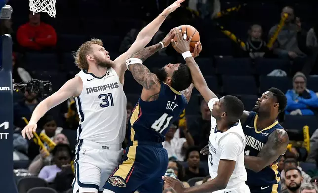 New Orleans Pelicans guard Saddiq Bey (41) handles the ball against Memphis Grizzlies center Jock Landale (31) and forward Cedric Coward, second from right, as Pelicans forward Zion Williamson, far right, moves for position in the first half of an NBA basketball game Friday, Jan. 23, 2026, in Memphis, Tenn. (AP Photo/Brandon Dill)