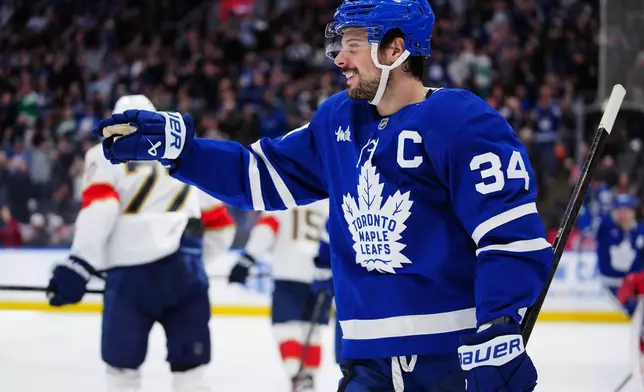 Toronto Sceptres goaltender Elaine Chuli makes a stop as New York Sirens' Casey O'Brien closes in during the second period of an NHL hockey game in Toronto, Tuesday, Jan. 6, 2026. (Frank Gunn/The Canadian Press via AP)