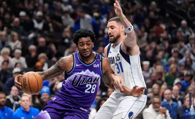 Utah Jazz forward Brice Sensabaugh (28) works to the basket as Dallas Mavericks' Klay Thompson (31) defends in the first half of an NBA basketball game in Dallas, Saturday, Jan. 17, 2026. (AP Photo/Tony Gutierrez)