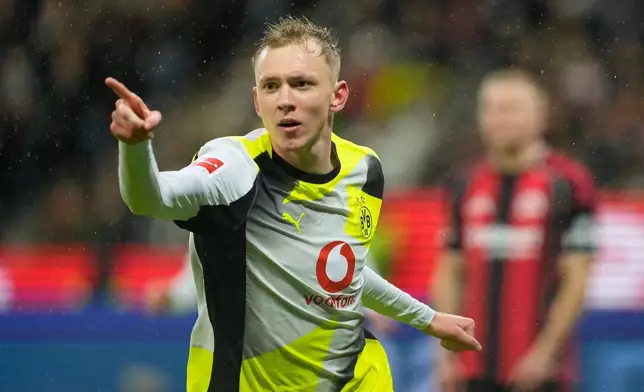 Dortmund's Maximilian Beier celebrates after scoring his side's opening goal during the Bundesliga soccer match between Eintracht Frankfurt and Borussia Dortmund in Frankfurt, Germany, Friday, Jan. 9, 2026. (AP Photo/Michael Probst)
