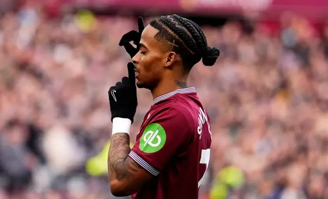 West Ham United's Crysencio Summerville celebrates scoring his side's first goal, during the English Premier League soccer match between West Ham United and Sunderland in London, Saturday Jan. 24, 2026. ( Jordan Pettitt/PA via AP)