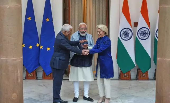 Indian Prime Minister Narendra Modi, center, welcomes European Council President Antonio Costa, left and European Commission President Ursula von der Leyen before their meeting in New Delhi, India, Tuesday, Jan. 27, 2026. (AP Photo/Manish Swarup)