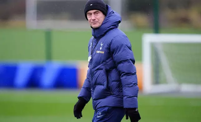 Tottenham Hotspur's manager Thomas Frank attends a training session in London, Tuesday, Jan. 27, 2026 one day ahead of the Champions League soccer match against Eintracht Frankfurt. (Jonathan Brady/PA via AP)