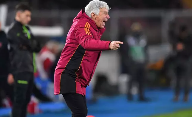 Roma's head coach Gian Piero Gasperini shouts instructions during the Serie A soccer match between Lecce and Roma, in Lecce, Italy, Tuesday, Jan. 6, 2026. (Giovanni Evangelista/LaPresse via AP)