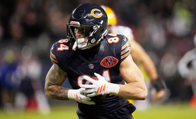 Chicago Bears' Colston Loveland runs after catching a pass during the second half of an NFL wild-card playoff football game against the Green Bay Packers Saturday, Jan. 10, 2026, in Chicago. (AP Photo/Erin Hooley)