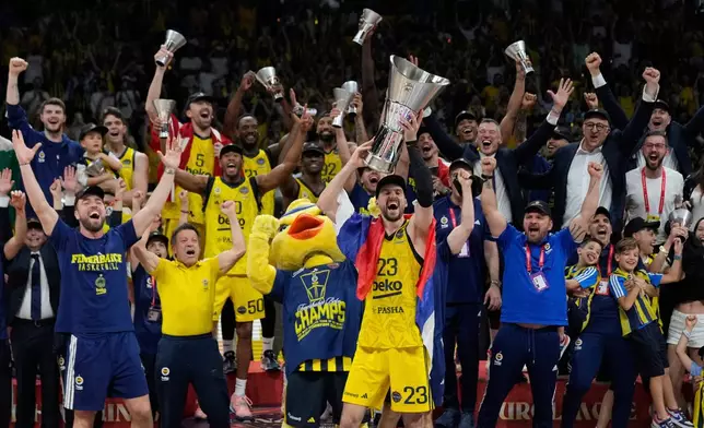 Fenerbahce players celebrate winning the Euroleague final basketball match between Monaco and Fenerbahce in Abu Dhabi, United Arab Emirates, Sunday, May 25, 2025. (AP Photo/Altaf Qadri)