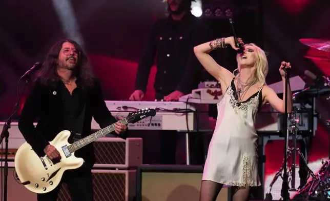 Dave Grohl of the Foo Fighters, left, and Taylor Momsen perform a medley during MusiCares Person of the Year honoring Mariah Carey on Friday, Jan. 30, 2026, in Los Angeles. (AP Photo/Chris Pizzello)
