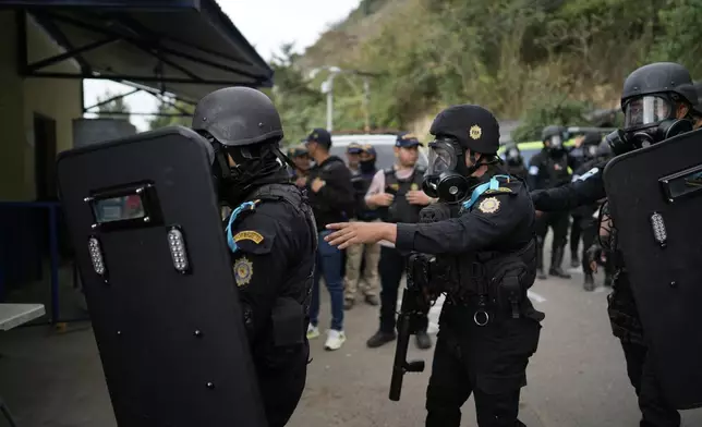 Security forces enter the Preventivo Zona 18 prison to free guards taken hostage and retake control of the facility in Guatemala City, Sunday, Jan. 18, 2026. (AP Photo/Emmanuel Andres)
