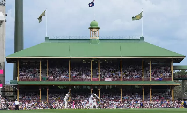 England's Joe Root bats during play on day one of the fifth and final Ashes cricket test between England and Australia in Sydney, Sunday, Jan. 4, 2026. (AP Photo/Mark Baker)