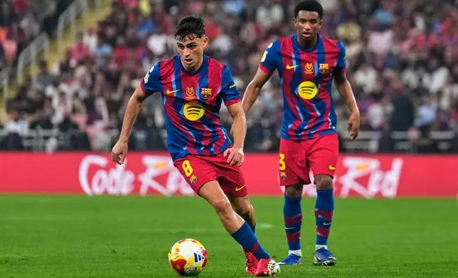 Barcelona's Pedri controls the ball during the Spanish Super Cup semifinal soccer match against Athletic Club Bilbao at King Abdullah Sports City Stadium in Jeddah, Saudi Arabia, Wednesday, Jan. 7, 2026. (AP Photo/Altaf Qadri)