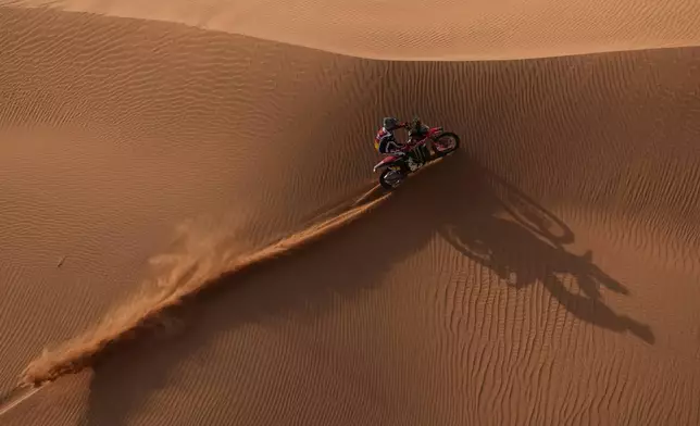 Rider Ricky Brabec competes during the seventh stage of the Dakar Rally between Riyadh and Wadi Ad Dawasir, Saudi Arabia, Sunday, Jan.11, 2026. (AP Photo/Thibault Camus)