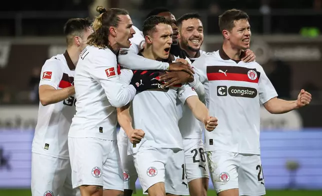 St. Pauli's Martijn Kaars, center, celebrates with his teammates after scoring during the German Bundesliga soccer match between FC St. Pauli and RB Leipzig in Hamburg, Germany, Tuesday, Jan. 27, 2026. (Christian Charisius/dpa via AP)