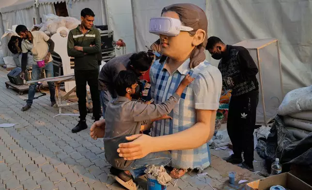 Artists prepare the Ministry of Education's tableaux, featuring a student in a VR headset, during a media preview for the Republic Day Parade, in New Delhi, India, Thursday, Jan. 22, 2026. (AP Photo/Manish Swarup)