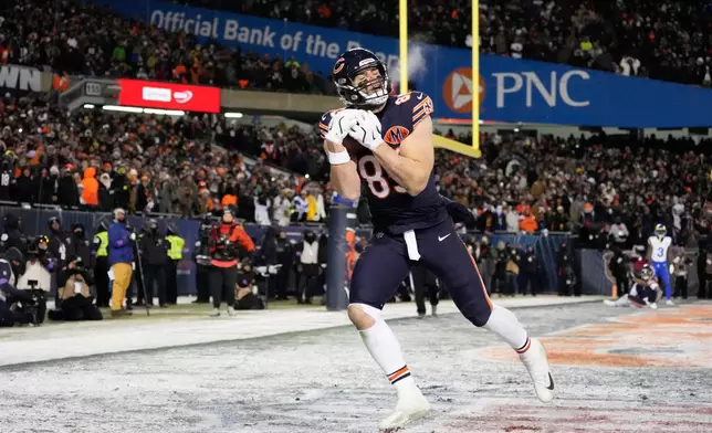 Chicago Bears tight end Cole Kmet makes a touchdown catch in the final seconds of regulation of an NFL football divisional playoff game against the Los Angeles Rams Sunday, Jan. 18, 2026, in Chicago. (AP Photo/Nam Y. Huh)