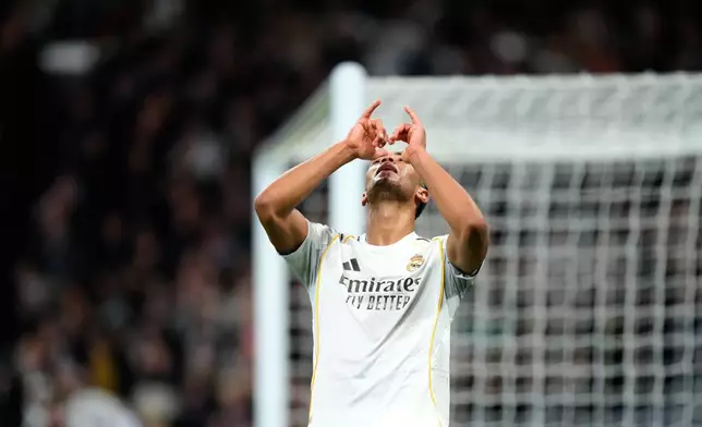 Real Madrid's Jude Bellingham celebrates his side's sixth goal during the Champions League opening phase soccer match between Real Madrid and Monaco in Madrid on Tuesday, Jan. 20, 2026. (AP Photo/Jose Breton)