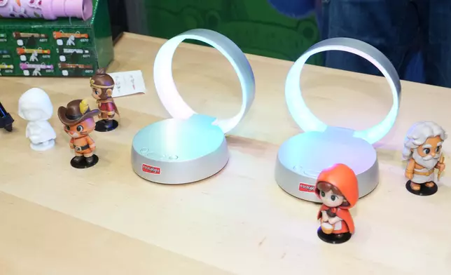 A Toys &amp; Games Fair exhibitor showcases an AI storyteller. Photo source: HKTDC