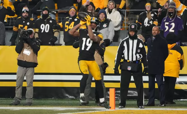 Pittsburgh Steelers wide receiver Calvin Austin III (19) makes a catch for a touchdown during the second half an NFL football game against the Baltimore Ravens, Sunday, Jan. 4, 2026, in Pittsburgh. (AP Photo/Gene J. Puskar)
