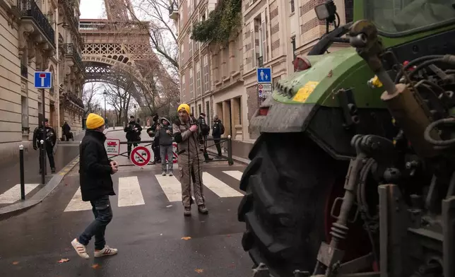 Farmers demonstrate by the Eiffel Tower to protest the European Union intention to move forward with the Mercosur trade deal with five South American nations, in Paris Thursday, Jan. 8, 2026 in Paris. (AP Photo/Christophe Ena)