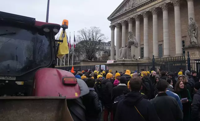 Farmers arrive at the National Assembly as they protest the European Union intention to move forward with the Mercosur trade deal with five South American nations, in Paris Thursday, Jan. 8, 2026 in Paris. (AP Photo/Christophe Ena)