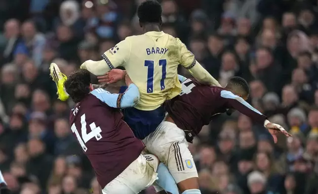 Everton's Thierno Barry, center, Aston Villa's Pau Torres, left, and Aston Villa's Ezri Konsa challenge for the ball during the English Premier League soccer match between Aston Villa and Everton in Birmingham, Sunday, Jan. 18, 2026.(AP Photo/Dave Shopland)