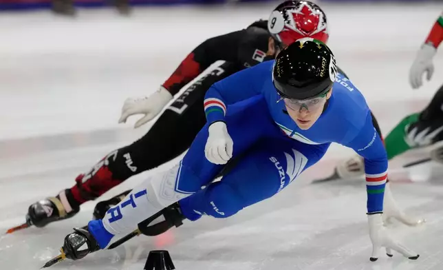 FILE - Italy's Arianna Fontana competes during the women's 1000 meters final B, of the ISU Short Track World Tour and Olympics Milano-Cortina 2026 test event, in Milan, Italy, Saturday, Feb. 15, 2025. (AP Photo/Luca Bruno, File)