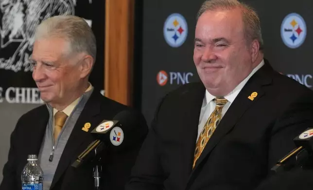 Mike McCarthy, right, meets with reporters after being introduced as the new head coach of the Pittsburgh Steelers by team owner Art Rooney II, left, in Pittsburgh Tuesday, Jan. 27, 2026. (AP Photo/Gene J. Puskar)