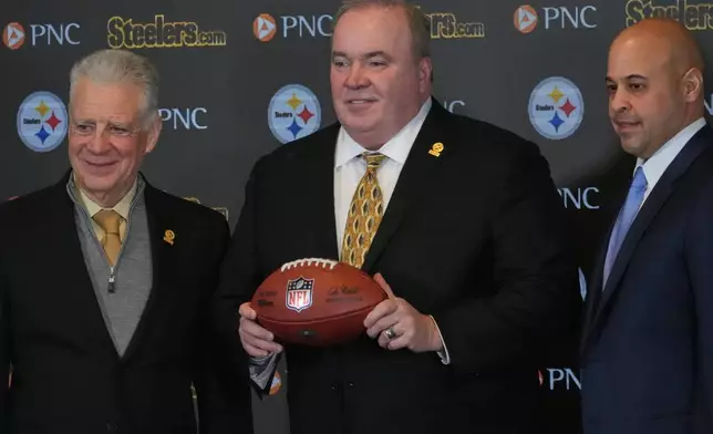 Mike McCarthy, center, poses for a photo, after being introduced as the new head coach of the Pittsburgh Steelers by team owner Art Rooney II, left, and general manager Omar Khan, right, in Pittsburgh Tuesday, Jan. 27, 2026. (AP Photo/Gene J. Puskar)