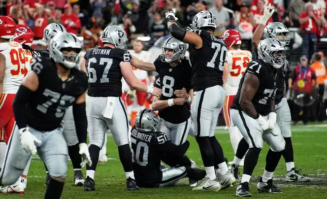 Las Vegas Raiders kicker Daniel Carlson (8) is congratulated by teammates after making a 60-yard field goal during the second half of an NFL football game against the Kansas City Chiefs Sunday, Jan. 4, 2026, in Las Vegas. (AP Photo/John Locher)