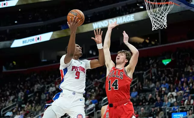 Detroit Pistons guard Ausar Thompson, left, shoots against Chicago Bulls forward Matas Buzelis during the first half of an NBA basketball game Wednesday, Jan. 7, 2026, in Detroit. (AP Photo/Ryan Sun)