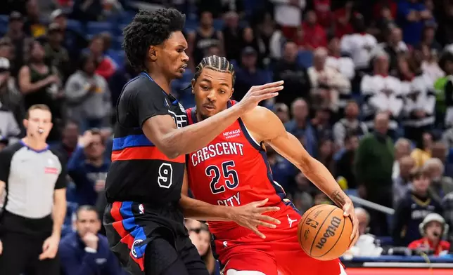 New Orleans Pelicans forward Trey Murphy III (25) drives to the basket against Detroit Pistons guard Ausar Thompson (9) in the first half of an NBA basketball game, Wednesday, Jan. 21, 2026, in New Orleans. (AP Photo/Gerald Herbert)