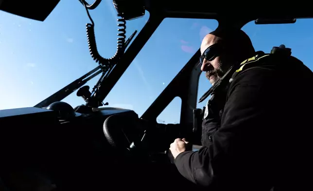 Metropolitan Police Department diver Jeffrey Leslie pilots a boat along the Potomac River, Thursday, Jan. 22, 2026, in Washington. (AP Photo/Julia Demaree Nikhinson)