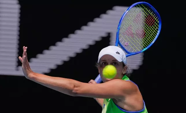 Madison Keys of the U.S. plays a forehand return to compatriot Ashlyn Krueger during their second round match at the Australian Open tennis championship in Melbourne, Australia, Thursday, Jan. 22, 2026. (AP Photo/Asanka Brendon Ratnayake)