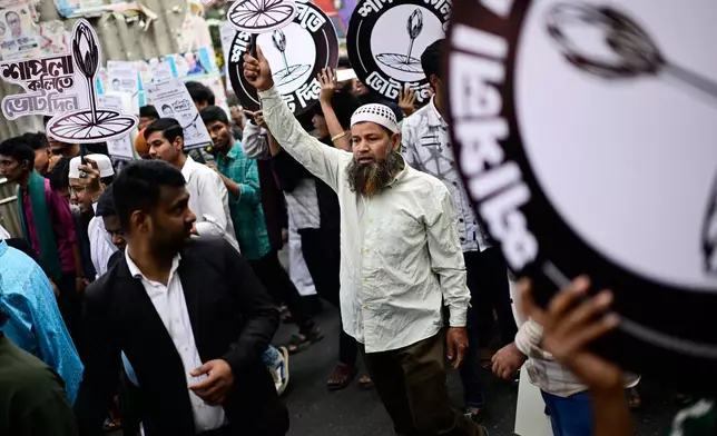 Supporters of Bangladesh's National Citizen Party hold a campaign rally ahead of next month's national elections in Dhaka, Bangladesh, Thursday, Jan. 22, 2026. (AP Photo/Mahmud Hossain Opu)