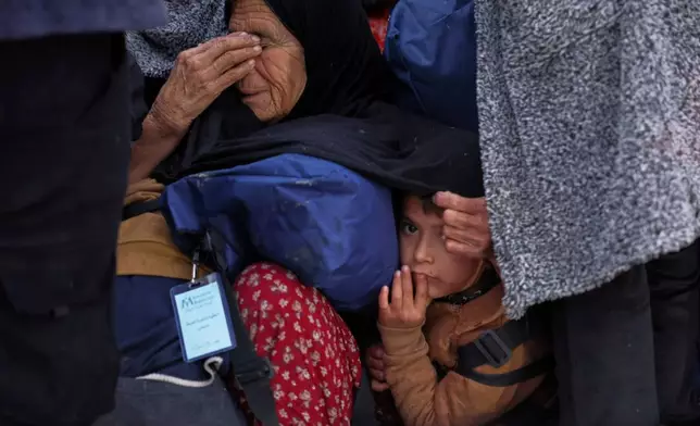 Displaced residents return to a the Achrafieh neighborhood after days of fighting between government forces and Kurdish fighters in the northern city of Aleppo, Syria, Monday, Jan. 12, 2026. (AP Photo/Ghaith Alsayed)