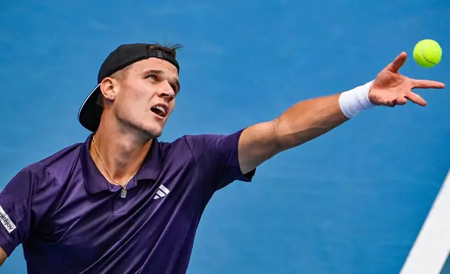 Jakub Mensik of the Czech Republic serves to Sebastian Baez of Argentina in the men's singles final of the ASB Classic in Auckland, New Zealand, Saturday, Jan. 17, 2026. (Alan Lee/ Photosport via AP)