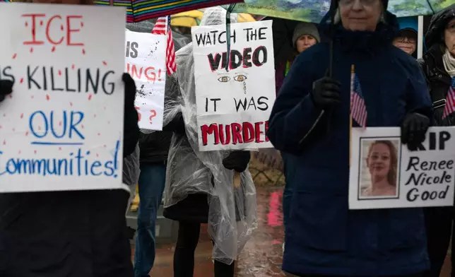 Demonstrators protest outside the White House in Washington, Saturday, Jan. 10, 2026, against the Immigration and Customs Enforcement agent who fatally shot Renee Good in Minneapolis. (AP Photo/Jose Luis Magana)