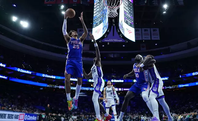 Philadelphia 76ers' Dominick Barlow, left, goes up for a shot against Sacramento Kings' Keon Ellis during the first half of an NBA basketball game Thursday, Jan. 29, 2026, in Philadelphia. (AP Photo/Matt Slocum)