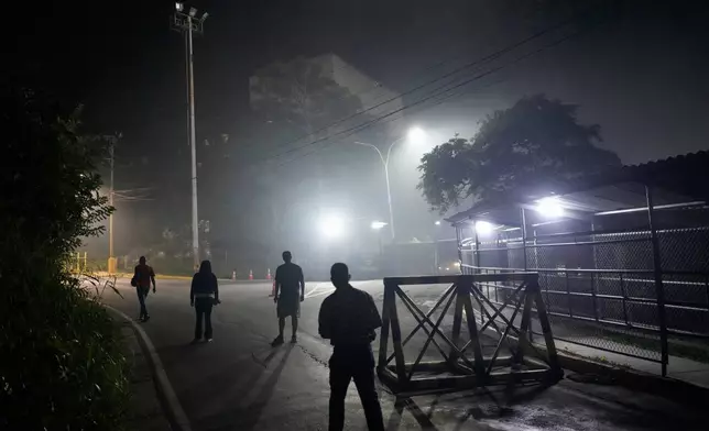 Relatives of political prisoners gather outside the Rodeo I prison in Guatire, Venezuela, Thursday, Jan. 8, 2026, after National Assembly President Jorge Rodriguez said the government would release Venezuelan and foreign prisoners. (AP Photo/Matias Delacroix)