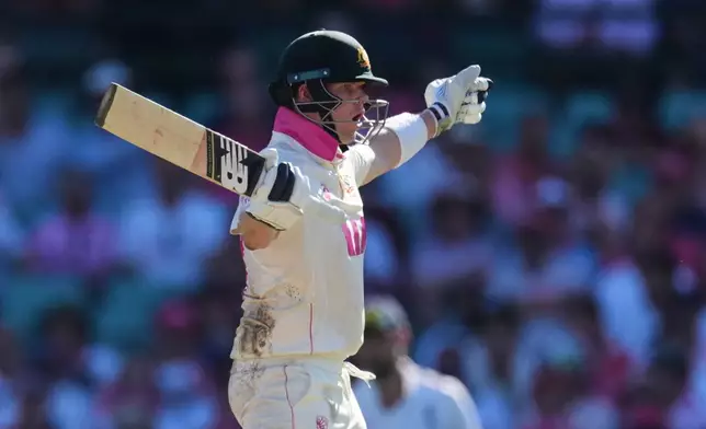 Australia's Steve Smith gestures during play on day three of the fifth and final Ashes cricket test between England and Australia in Sydney, Tuesday, Jan. 6, 2026. (AP Photo/Mark Baker)