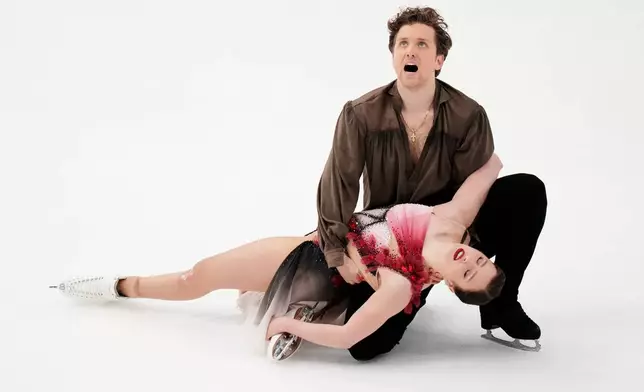 Christina Carreira and Anthony Ponomarenko skate during the free dance competition at the U.S. Figure Skating Championships, Saturday, Jan. 10, 2026, in St. Louis. (AP Photo/Jeff Roberson)