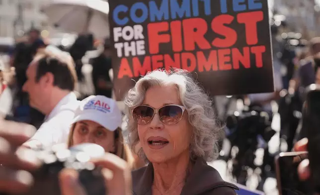 Jane Fonda talks to media about First Amendment and her support for journalist Don Lemon. "They arrested the wrong "Don!" while speaking outside the Edward R. Roybal Federal Building in Los Angeles on Friday, Jan. 30, 2026. (AP Photo/Damian Dovarganes)
