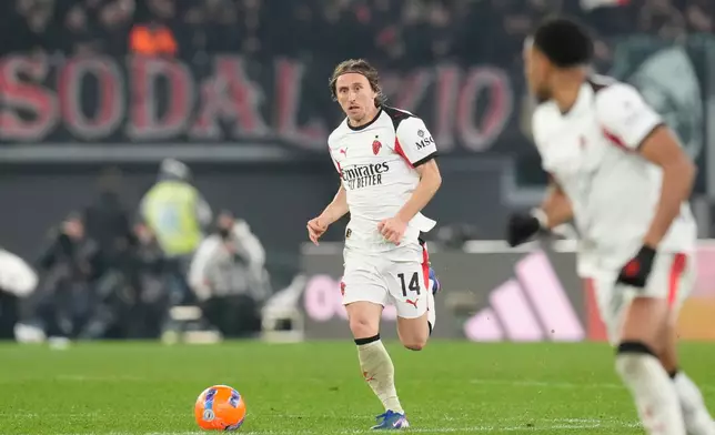 AC Milan's Luka Modric controls the ball during the Serie A soccer match between Roma and AC Milan in Rome, Sunday, Jan. 25, 2026. (AP Photo/Gregorio Borgia)