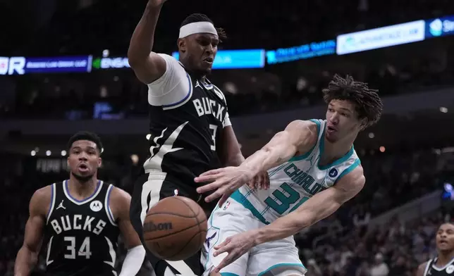 Charlotte Hornets forward Tidjane Salaun (31) passes around Milwaukee Bucks center Myles Turner (3) during the first half of an NBA basketball game Friday, Jan. 2, 2026, in Milwaukee. (AP Photo/Morry Gash)