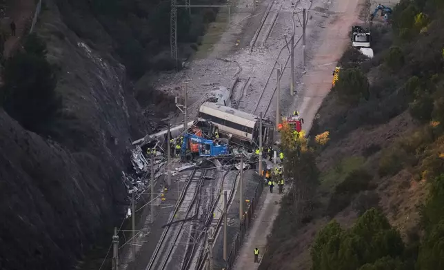 View of the site of a train collision in Adamuz, southern Spain, Tuesday, Jan. 20, 2026. (AP Photo/Manu Fernandez)