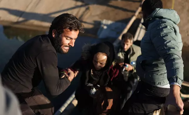 FILE - Displaced Syrians walk to cross at a river crossing near the village of Jarirat al Imam, in the eastern Aleppo countryside, near the front line with the Kurdish-led Syrian Democratic Forces in Deir Hafer, Syria, Thursday, Jan. 15, 2026. (AP Photo/Ghaith Alsayed)