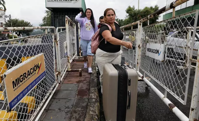 People cross the Colombian-Venezuelan border, to Villa del Rosario, Colombia, Monday, Jan. 5, 2026, two days after U.S. forces captured and removed Venezuelan President Nicolas Maduro. (AP Photo/Santiago Saldarriaga)