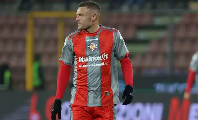 Cremonese's Jamie Vardy during the Serie A soccer match between Cremonese and Hellas Verona, in Cremona, Italy, Monday, Jan. 19, 2026. (Alberto Mariani/LaPresse via AP)
