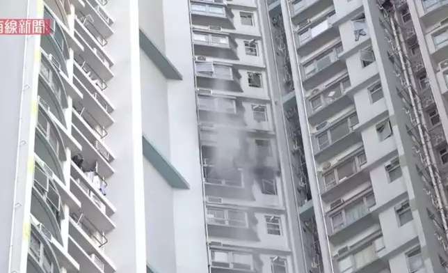 A fire broke out at Mei Yue House of Shek Kip Mei Estate this morning. Photo source: screenshot of i-CABLE News