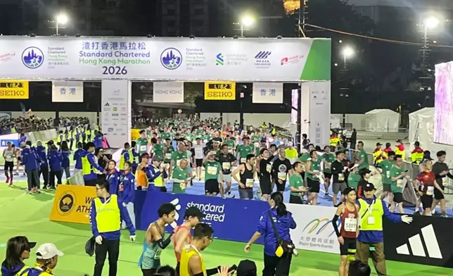 Runners arrived at the marathon finish line successively. Photo by Bastille Post